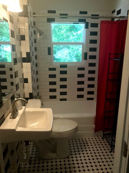 Building Photo - 1637 N Salina Ave