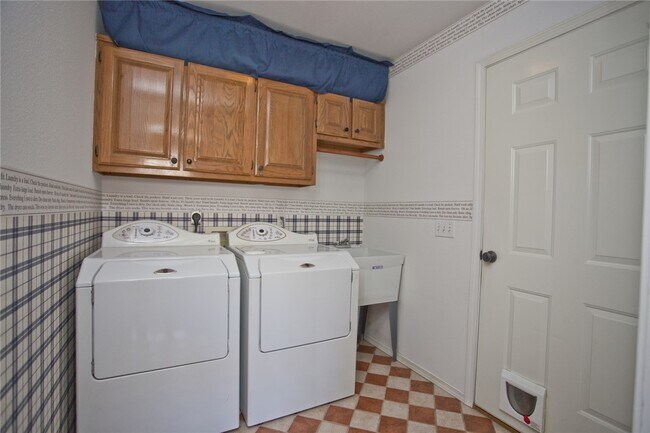 Building Photo - 304 Old Forge Dr