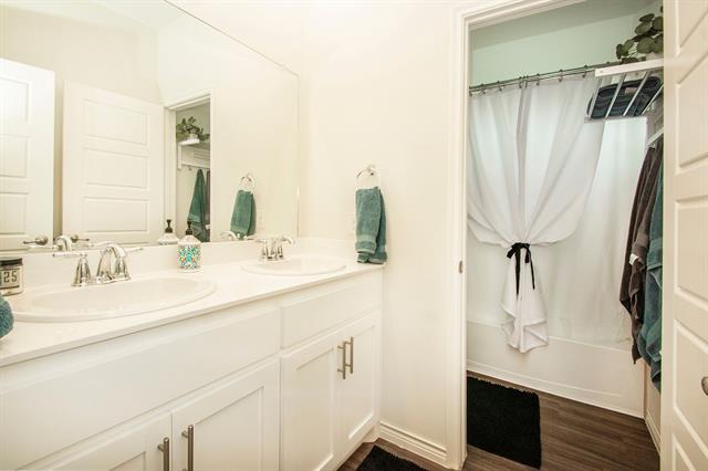 Building Photo - 2168 Miramar Dr