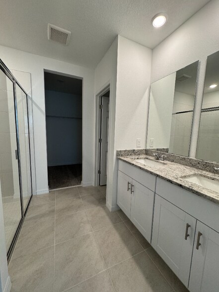 Building Photo - 2955 Sunstar Dr