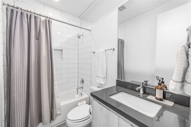 Building Photo - 1141 W 18th St