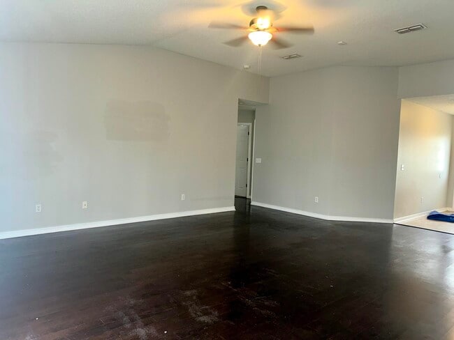 Building Photo - 218 Trish Dr