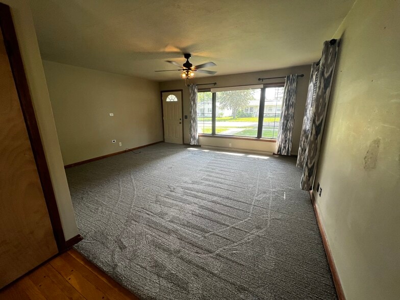 Building Photo - 1160 W Stover St