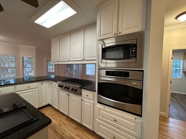 Building Photo - Spacious and Perfectly located 4/2 home in...