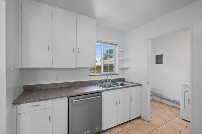 Building Photo - Great Platt Park two bed / two bath for rent