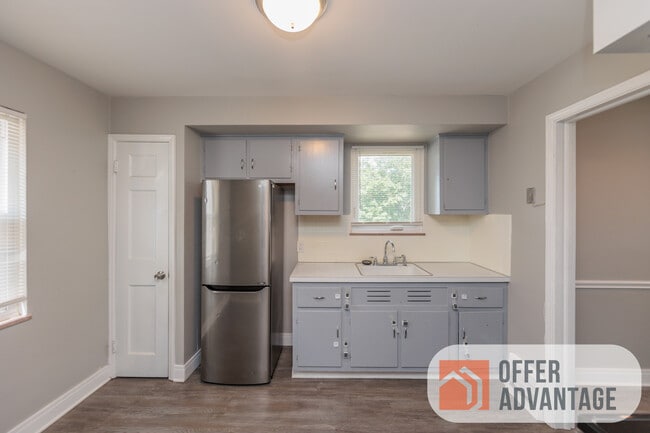 Building Photo - 376 E 215th St