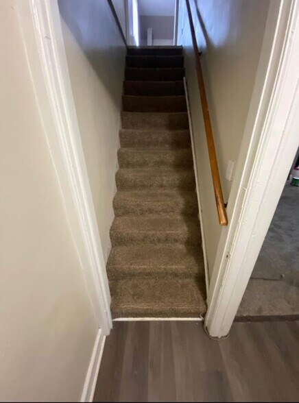 Building Photo - 9209 Pinehurst St