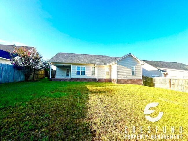 Building Photo - COZY AND CONVENIENT MINUTES FROM FT. BRAGG!