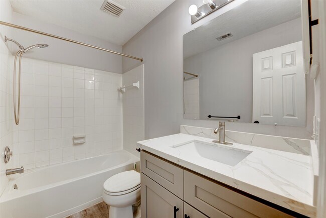 Building Photo - 9026 Eaglecove Dr