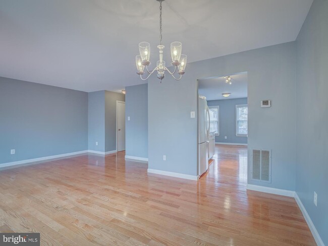 Building Photo - 8203 Stationhouse Ct