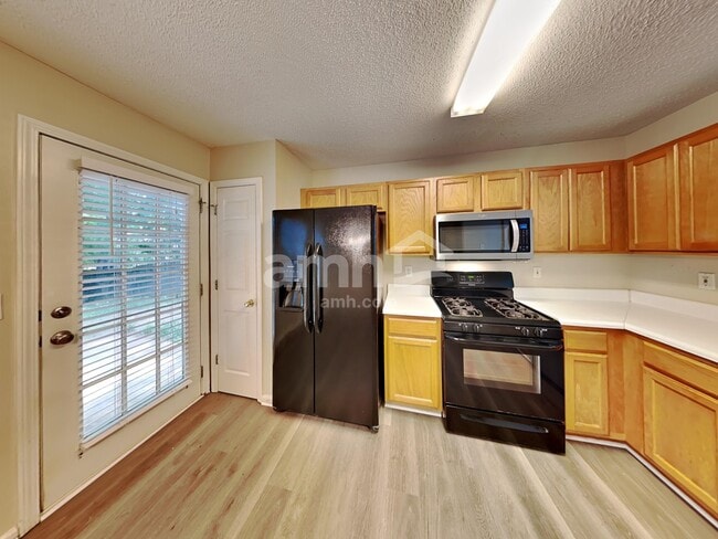 Building Photo - 4440 Grove Dr NW
