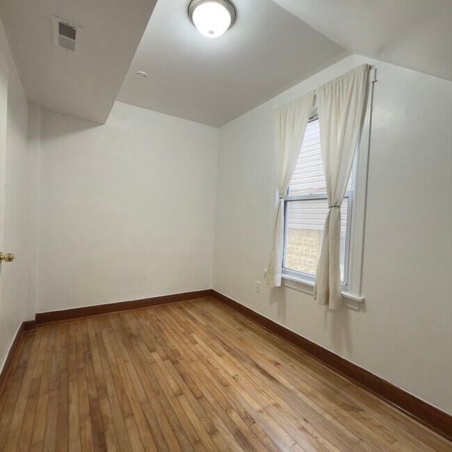 Building Photo - 4232 S California Ave