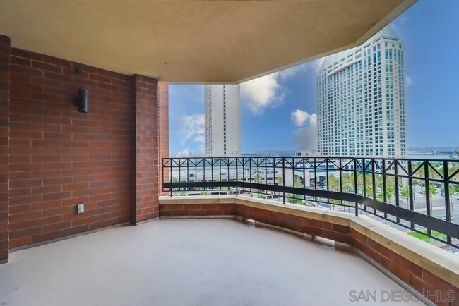 Building Photo - 500 W Harbor Dr