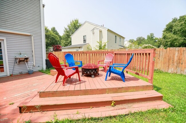 Building Photo - Modern Comfort in a Peaceful Setting – 4BR...
