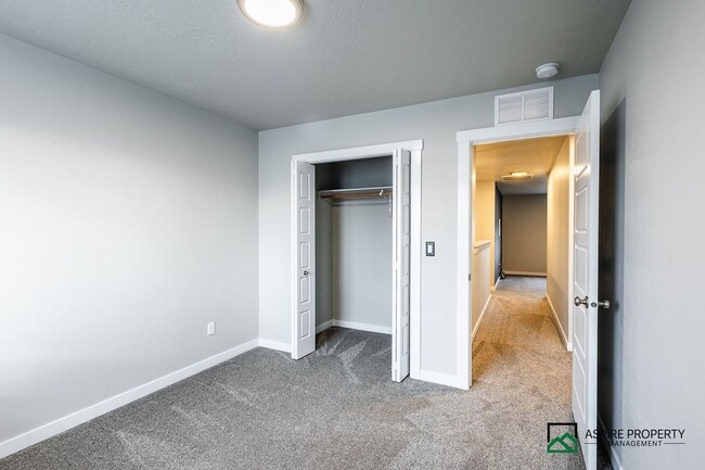 Building Photo - Upgraded 4 bed 3 bath home