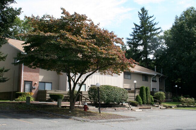 Primary Photo - 2 Rampart Ct