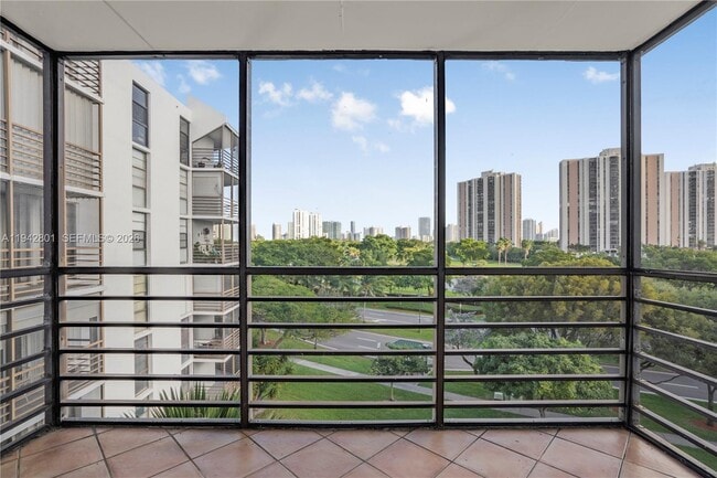 Building Photo - 20500 W Country Club Dr