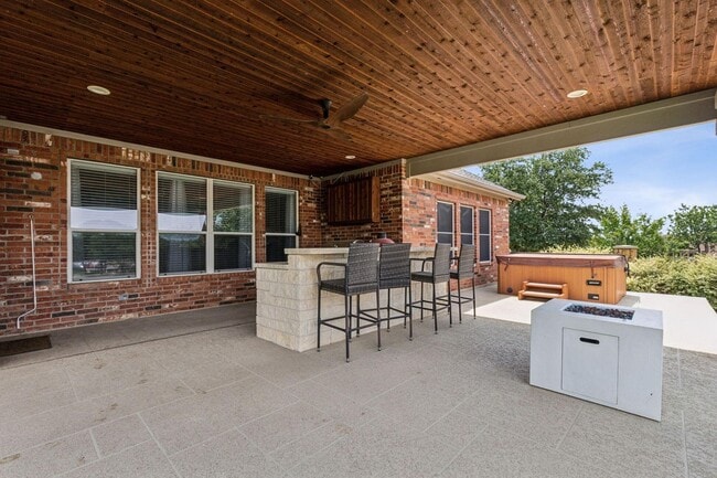 Building Photo - Luxury Living in HERITAGE! This is must se...