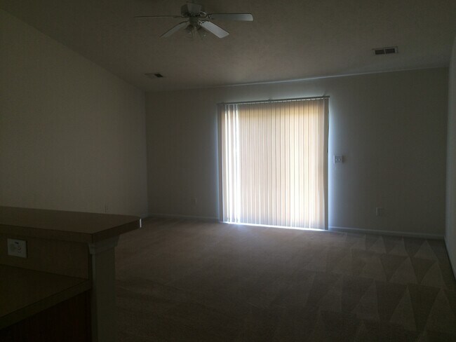 Building Photo - 3 Bed / 2 Bath Single Family Home for Rent...