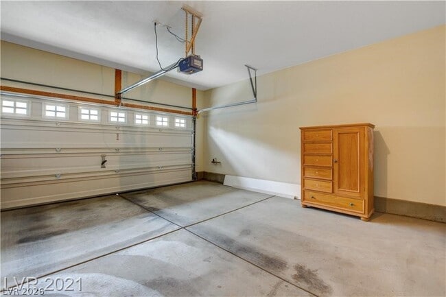 Building Photo - 10429 Scotch Elm Ave