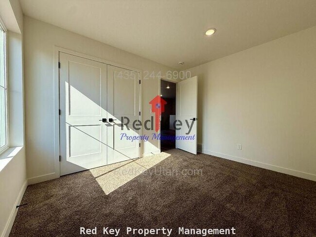 Building Photo - 600 N Duplex NEW