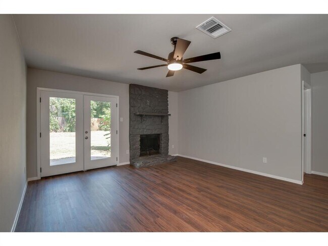 Building Photo - 606 Elderberry Cove