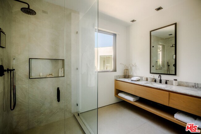 Building Photo - 13331 Mulholland Dr