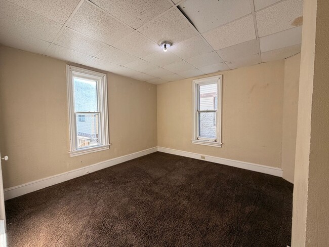 Building Photo - Cute 2 bed 1.5 baths house $750