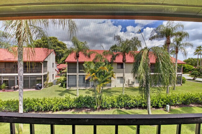 Building Photo - 7677 Lexington Club Blvd