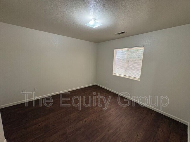 Building Photo - 1747 W Connelly Ave