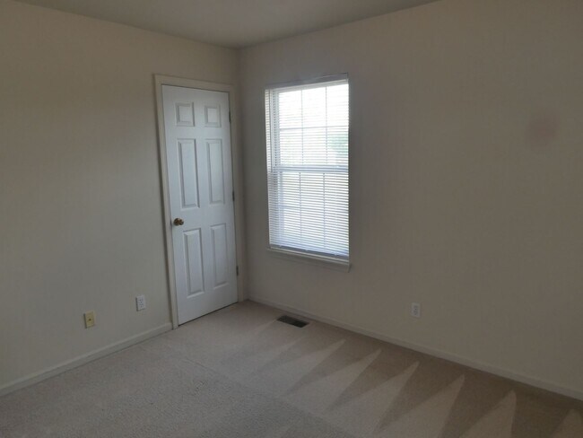 Building Photo - 1605 High Quest Cir