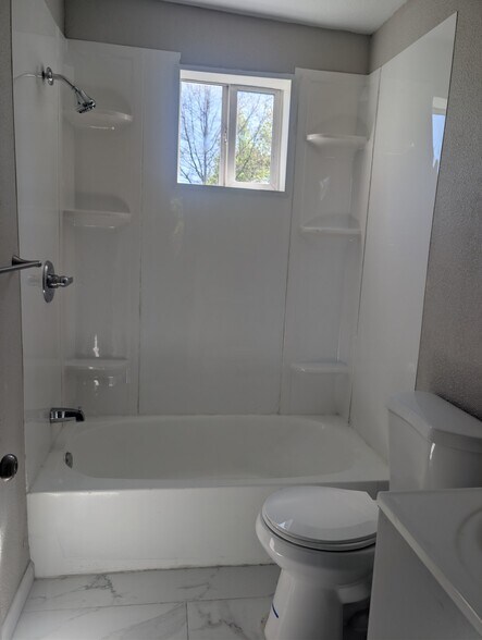 Building Photo - 502 Marion St