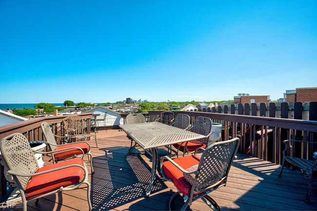 Building Photo - 7748 N Sheridan Rd