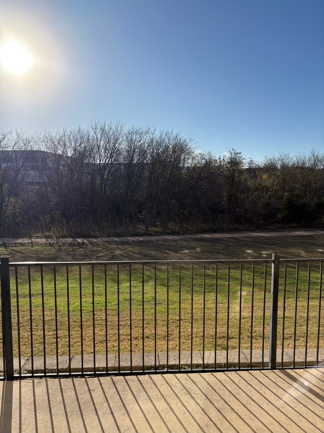 Building Photo - 1620 Bryant Dr