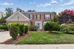 Building Photo - 820 Chatsworth Dr