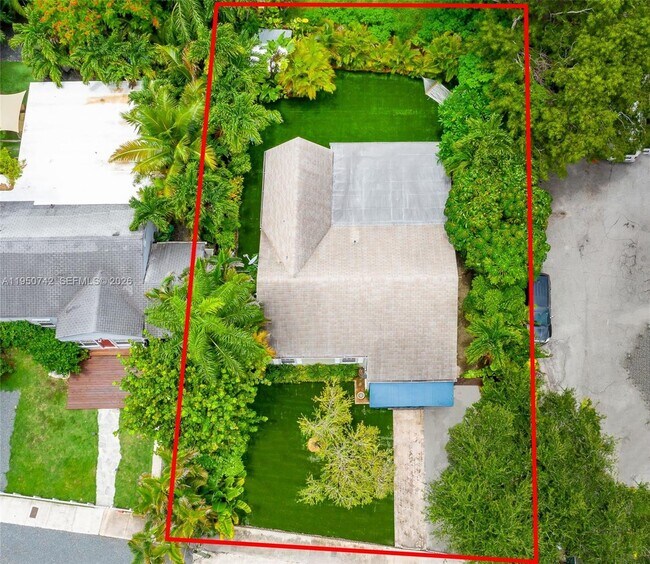 Building Photo - 2920 SW 30th Ct