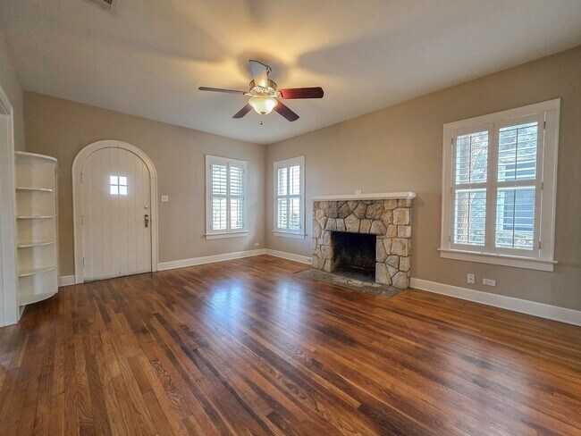 Building Photo - 3901 Red River St