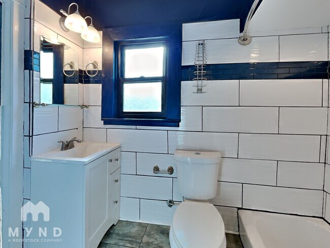 Building Photo - 312 E 19th St