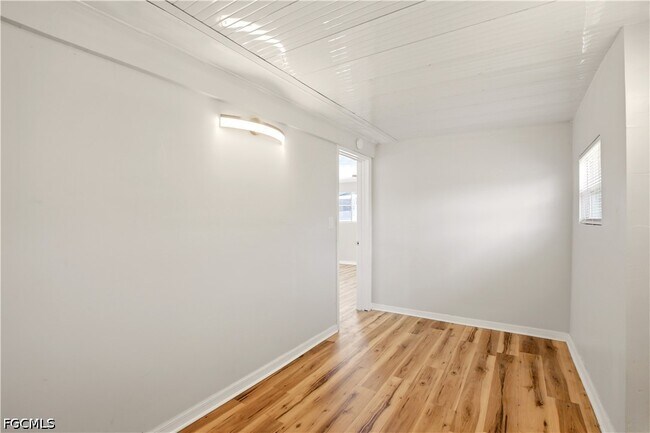 Building Photo - 1640 Daniels Dr