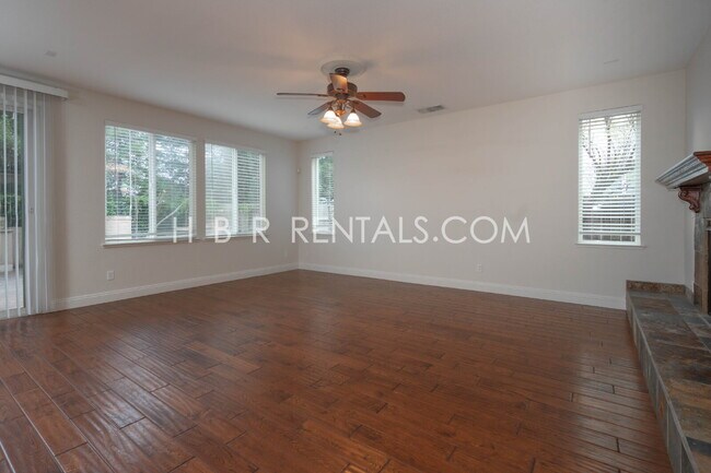 Building Photo - MANTECA RENTAL 4 BEDROOM OUTDOOR PIZZA OVEN in beautiful rear yard