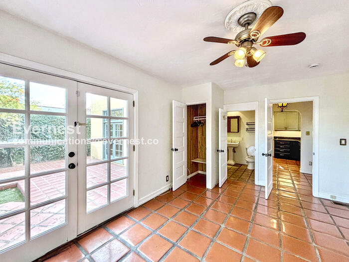 Building Photo - 132 N Crescent Heights Blvd