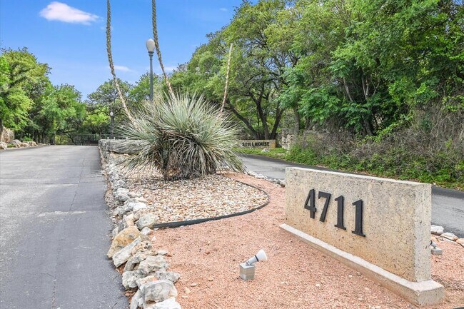 Building Photo - 4711 Spicewood Springs Rd