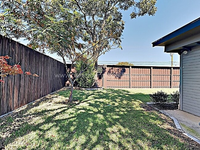 Building Photo - 2137 Barberry Dr