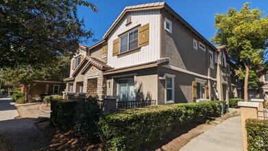Building Photo - Large condo available for rent