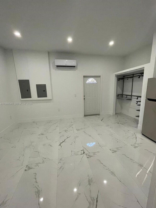 Building Photo - 16520 SW 52nd St