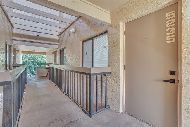 Building Photo - 5235 Vineland Rd