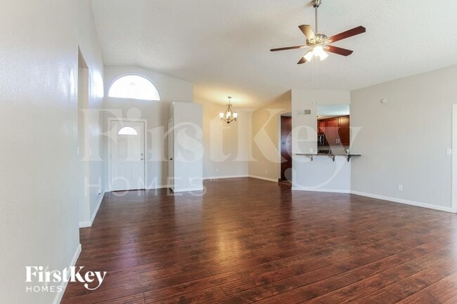 Building Photo - 515 E Renee Dr