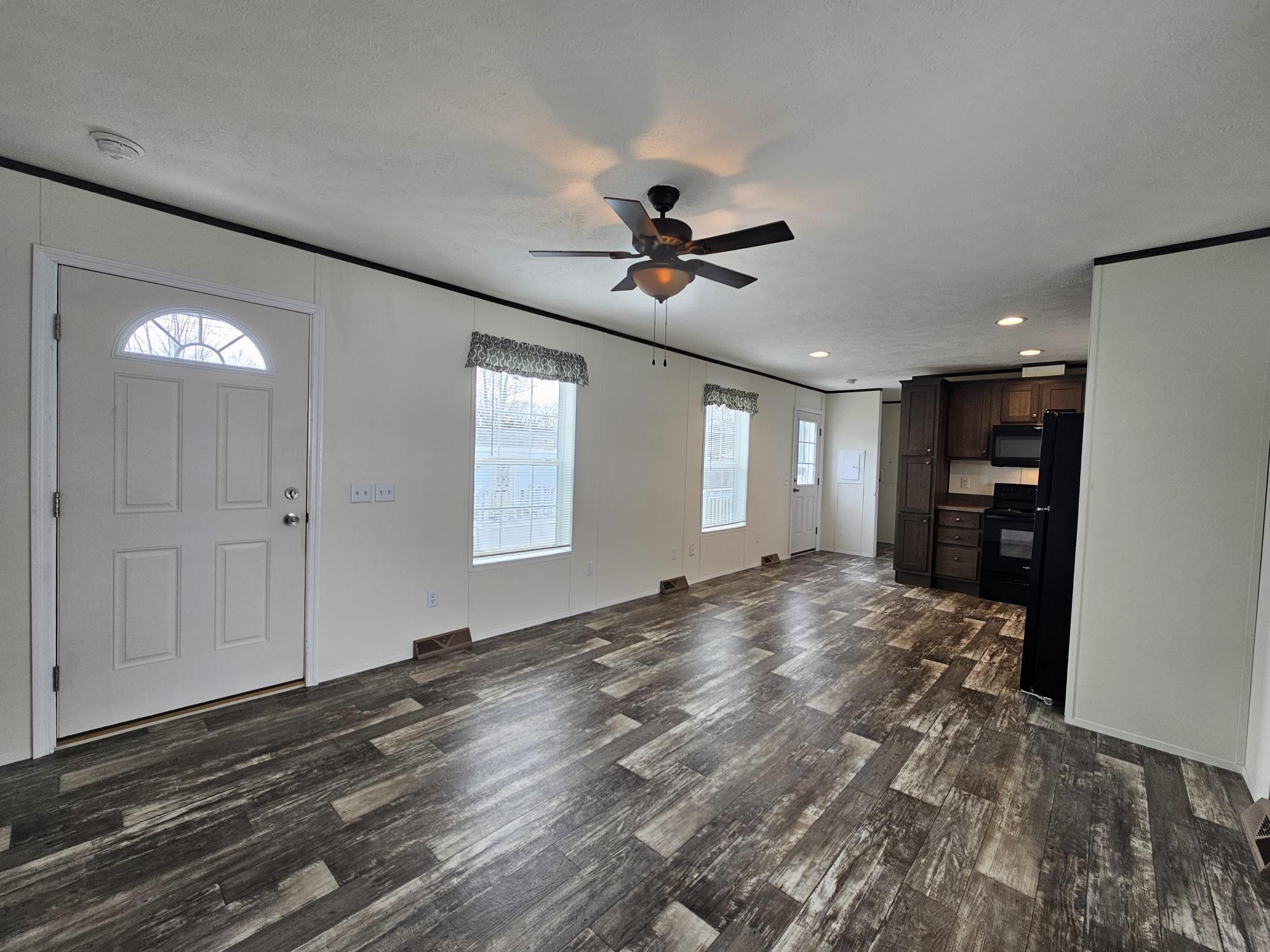 Building Photo - 6 Daisy Ln