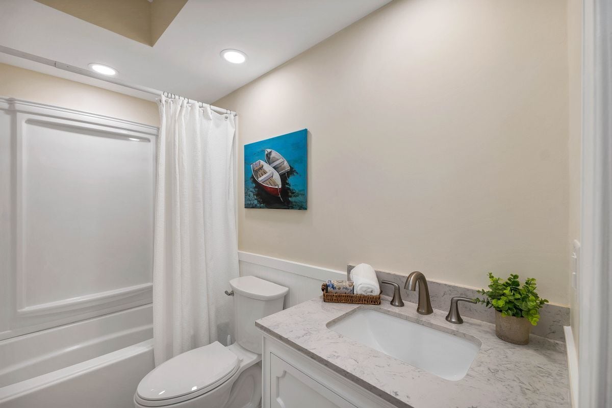 Building Photo - 50 Brookside, O3