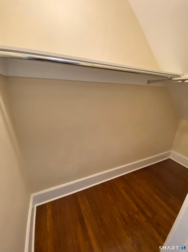 Building Photo - 410 West Ave